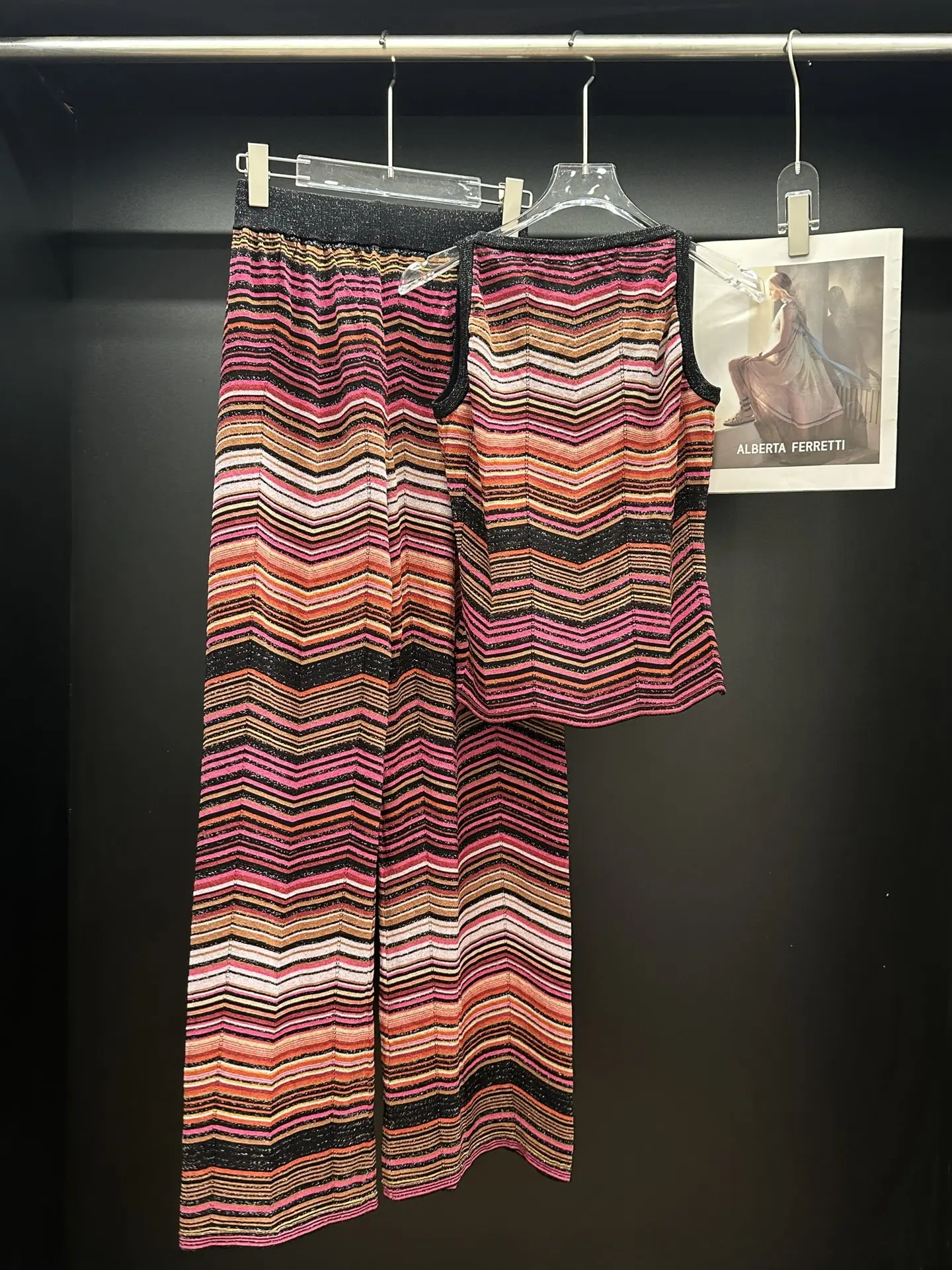 三宅プリーツ 2 ピース ストライプ セット 2025 春夏新作カラフルなパッチワーク トップ + ストライプ ワイドレッグ パンツ セット