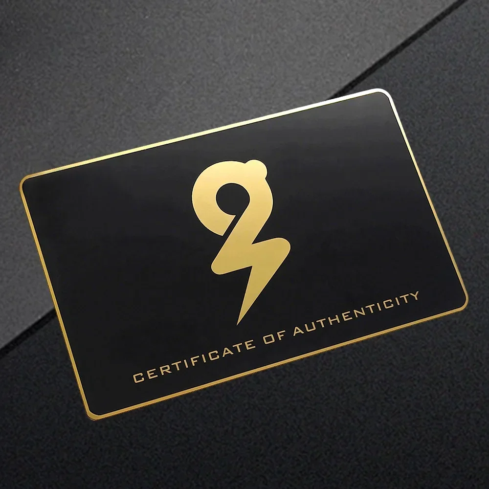 بطاقة عمل مخصصة فاخرة باللون الأسود للزيارة بطاقة ائتمان معدنية ذهبية اللون مطبوعة معدنية مخصصة مع شعار ورمز Qr