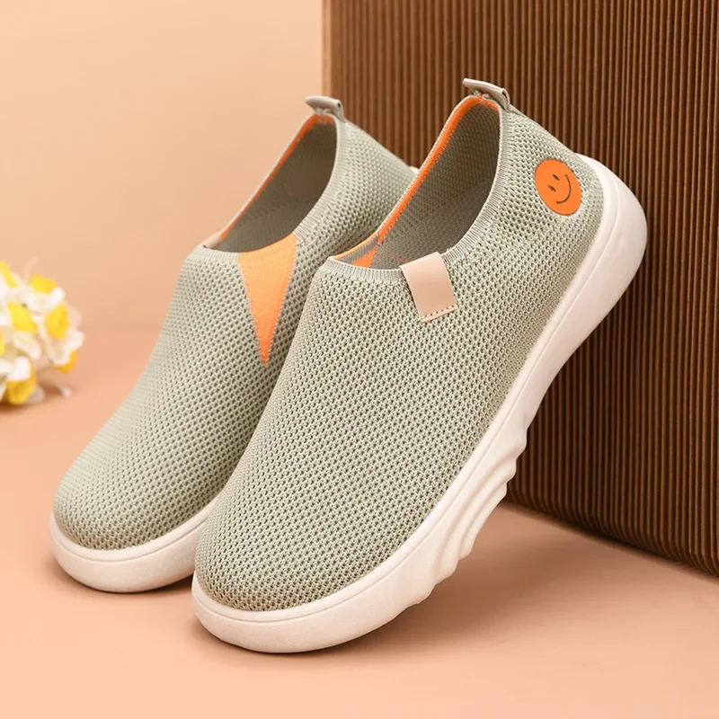 

Spring and Autumn New Old Beijing Cloth Shoes for Women Middle aged Lightweight Comfortable Casual Shoes One Step Walking Shoes