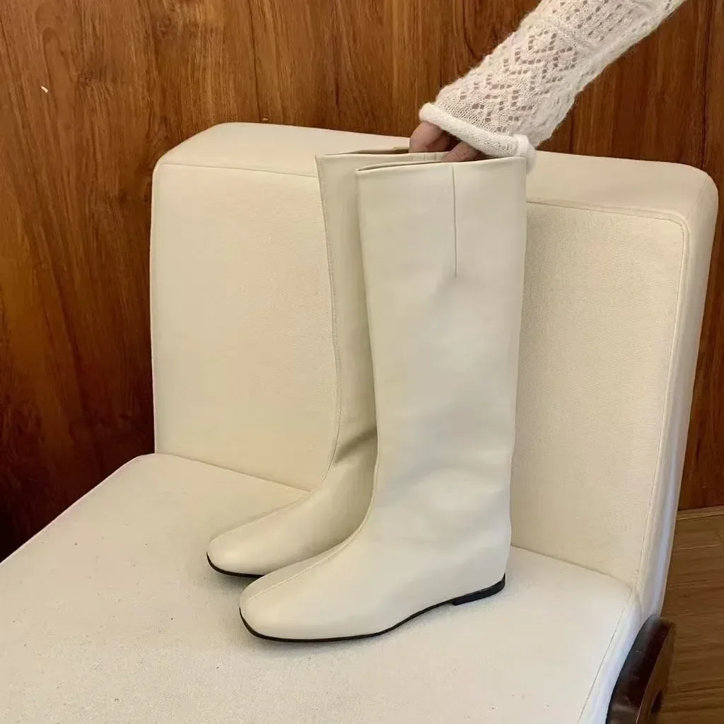 

Женские высокие сапоги на плоской подошве. Модные модельные туфли. Дизайнерские зимние сапоги до колена. 2025 г. Повседневные уютные новые трендовые женские ботинки челси.