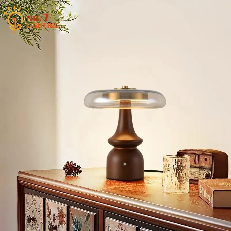 

French Retro Medieval Designer Wood Table Lamp LED Gold Lustre American Luxury Desk Lights Bedroom Bedside Living Room Study Bar