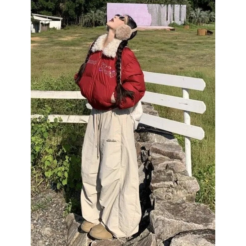 เสื้อโค้ทสไตล์อเมริกันย้อนยุคสำหรับผู้หญิง แขนยาว พิมพ์ลายตัวอักษร สไตล์ลำลอง อุ่นสบาย สีแดง แฟชั่นฤดูใบไม้ร่วงและฤดูหนาว