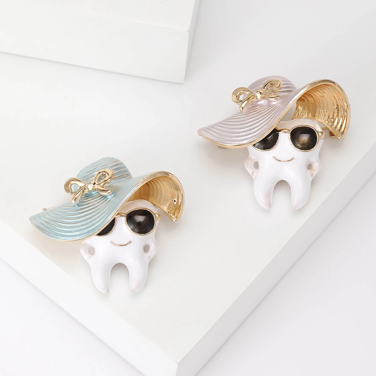 Enamel Dental Brooch for Women Unisex Rhinestone Cartoon Dental Medical Pin Banquet Party Backpack Gifts Jewelry Accessories
