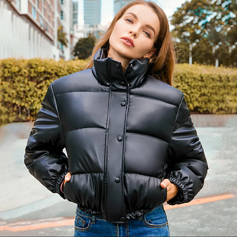 Abrigos gruesos de cuero PU para mujer, Parkas cortas, chaqueta acolchada de algodón negro, ropa elegante con cremallera, invierno, 2023