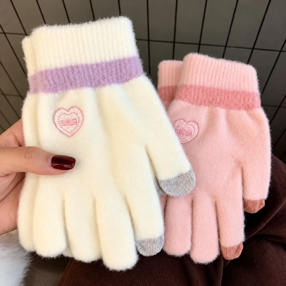 Soft Polyester Touch Screen Gloves Heart Embroidery One Size Winter Warm Gloves Candy Color Fuzzy Cold Proof Gloves For Women