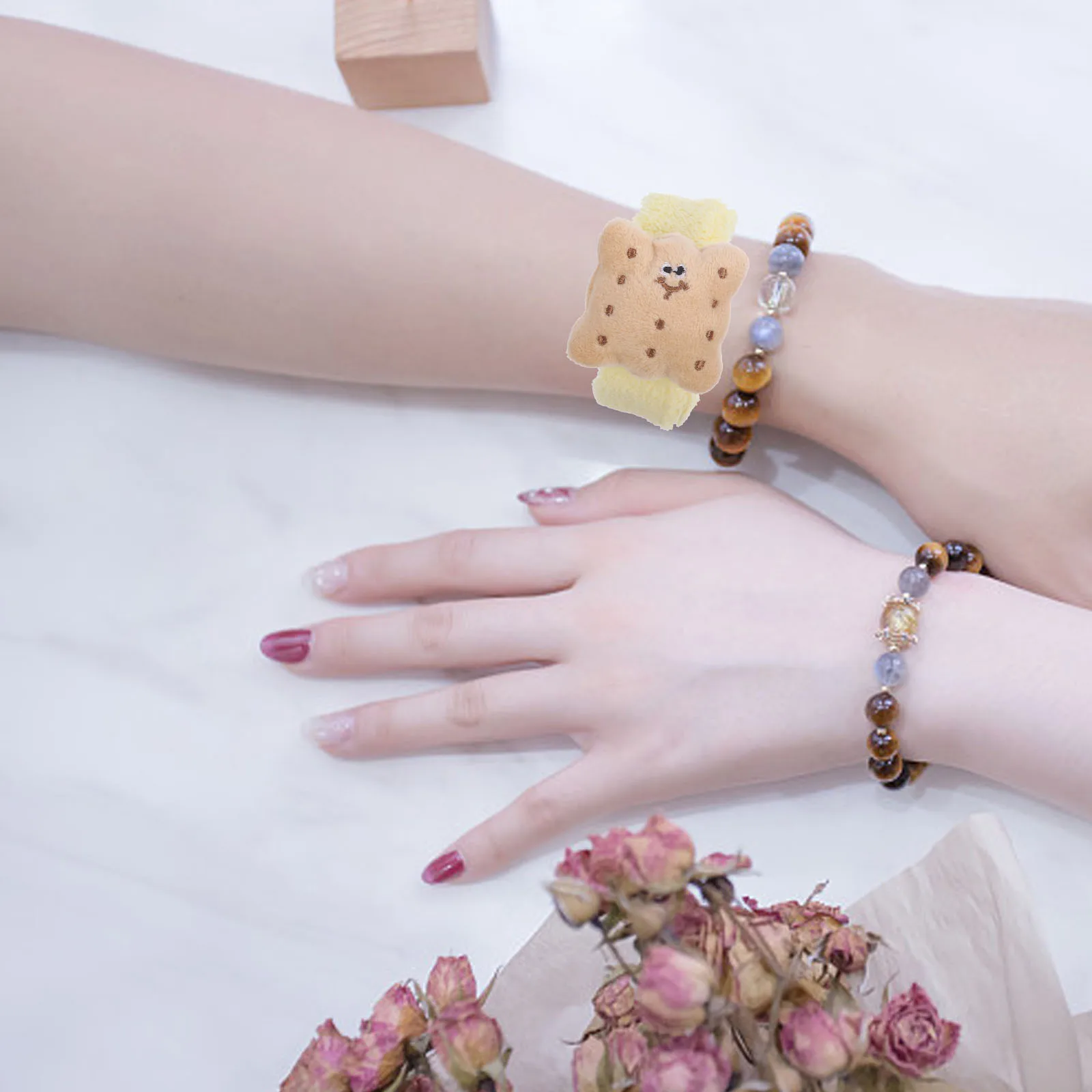 

Waterproof Wrist Strap Band Wristbands for Washing Your Face Coral Fleece Cuffs Arm