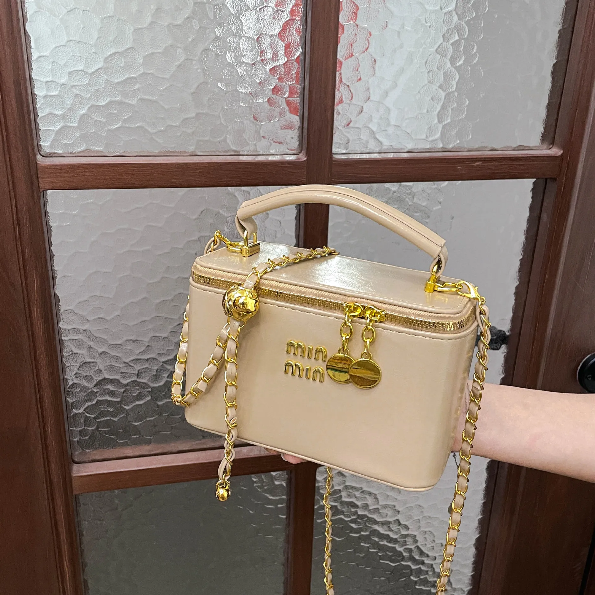 حقيبة صندوقية على طراز YSL للسيدات لعام 2025، محفظة كتف كروس مبطنة، حقيبة مربعة صغيرة بحزام سلسلة فاخرة #2