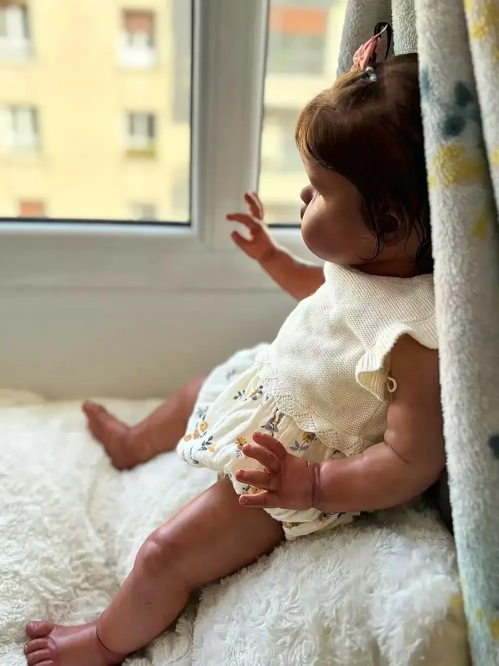 DLS مخصص محدود العرض 22 بوصة تولد من جديد دمية طفل إيلي مع الشعر الجذور اليدوية الجلد الداكن دمية الانتهاء بالفعل