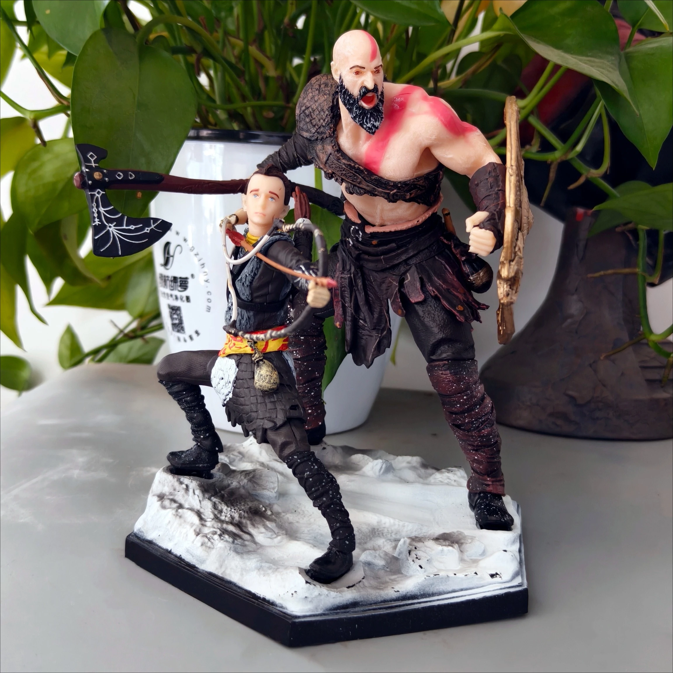 20cm God of War Kratos and Atreus Deluxe Ation figure PVC Statue Cabinet Desktop Home Decor ornament Collectible Model gift