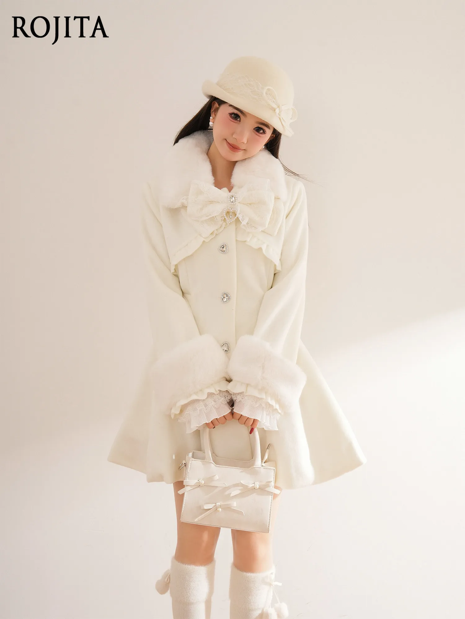 Abrigo de Invierno para Mujer Estilo Lolita Dulce con Cuello de Piel Sintética, Lazo de Encaje, Botones de Corazón con Pedrería, Corte en A, Abrigo Kawaii de Princesa Lolita