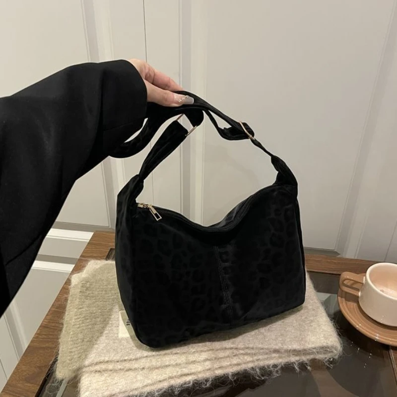 

Модная сумка через плечо в стиле ретро, большая вместительная сумка с леопардовым принтом, повседневная пригородная сумка, новый стиль, универсальная сумка через плечо