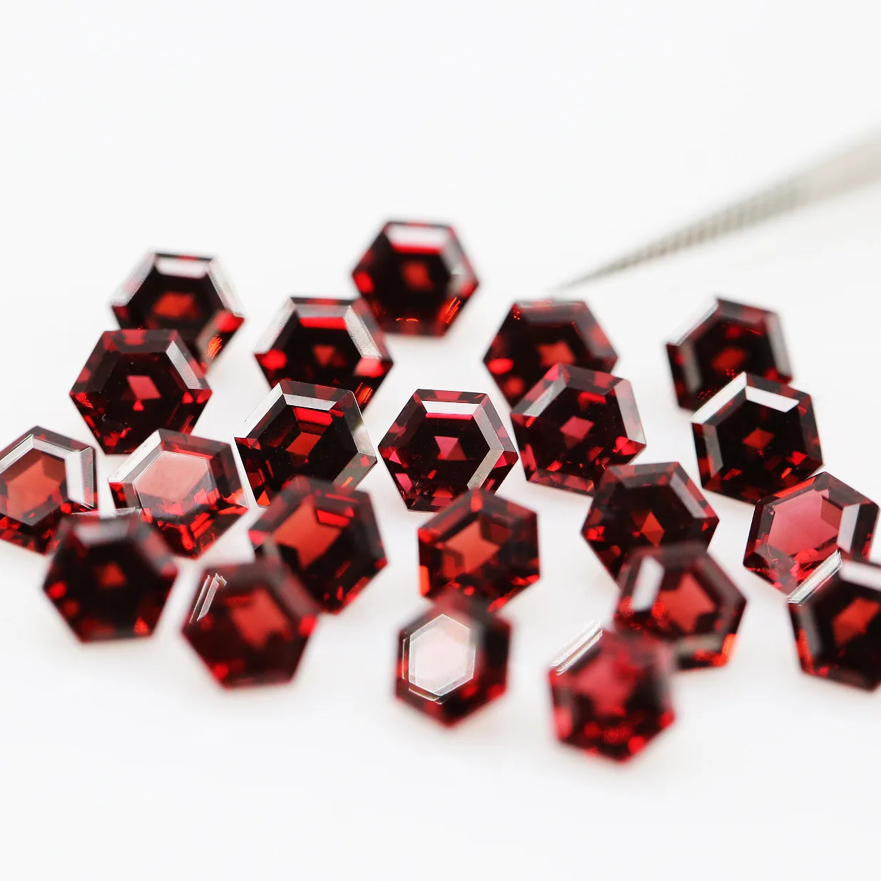 Wholesale 100% Natural Red Garnet Hexagon Cut Ring Face 6x6mm Mozambique Raw Stone For Ring Necklace Jewelry Inlay Hot Sale