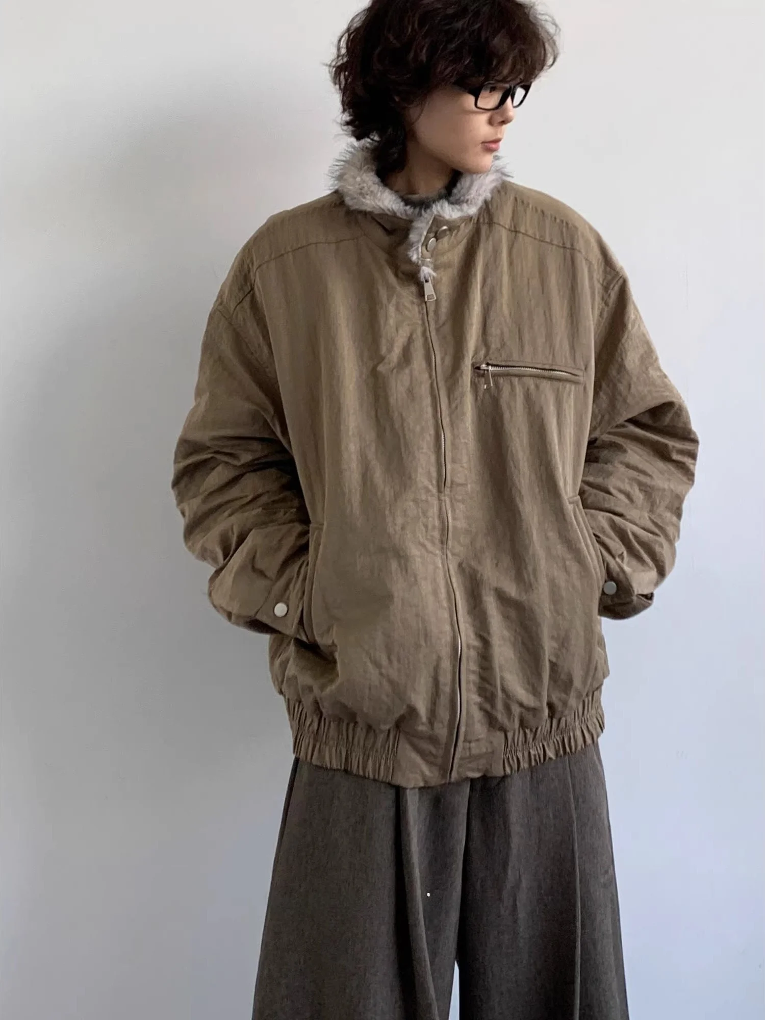 

Новая зимняя молодежная куртка свободного кроя из хлопка с меховым воротником, однотонная, теплая, модная, в рабочем стиле, на молнии, с воротником-стойкой