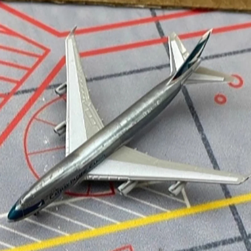 Diecast 1:1000 Scale Cathay Pacific 747-400F B-HUL 747-8 Aircraft Simulation Model Static Decoration Souvenir Gifts For Adult