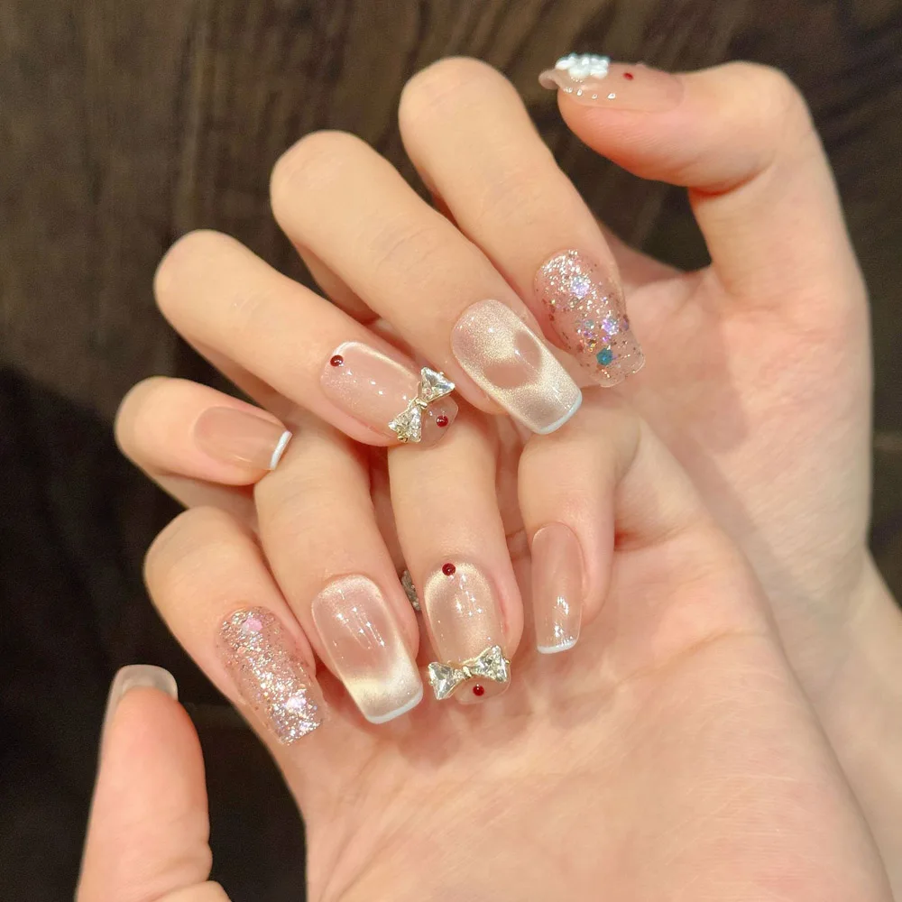 เพลิดเพลินไปกับประกายเรืองแสงรูปหัวใจคิตตี้ตา Girly นางเงือกแวววาวเล็บประดับโบว์