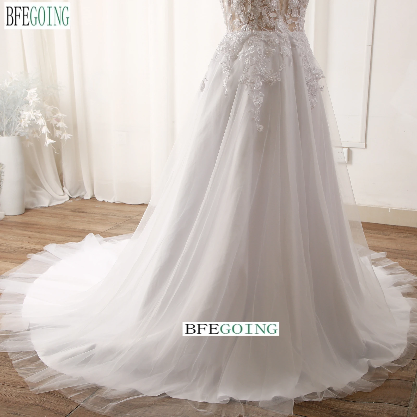 White Lace Wedding Gowns Chapel Train Custom Made A-Line Floor-Length Spaghetti Straps V-Neck Beading Bridal Dresses