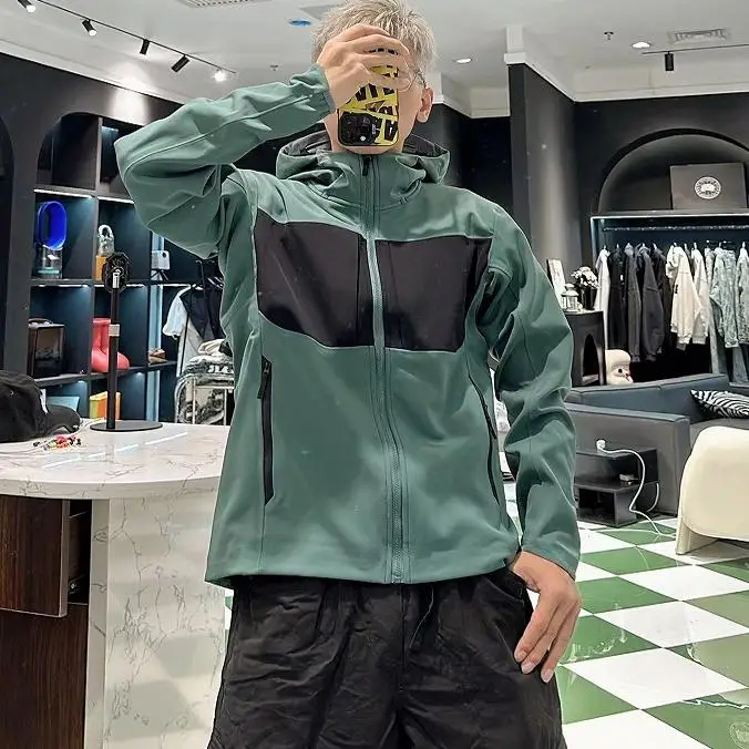 

Мужская уличная куртка Softshell с капюшоном, теплая, ветрозащитная, водоотталкивающая, 3D крой, модный городской стиль, весна-осень