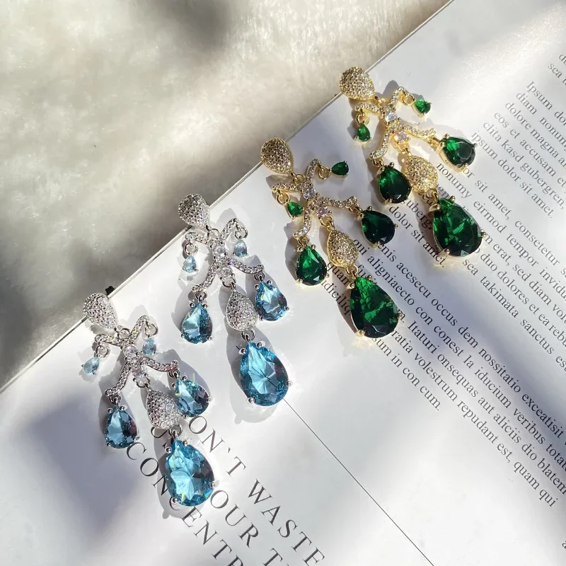 

MDLFES Moissan Diamond Style Emerald Flower Earrings Green Flower Cluster Drop Earrings Temperament Wedding