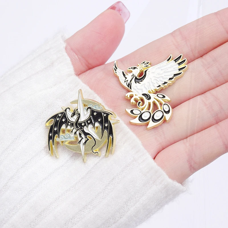 เข็มกลัดรูปสัตว์ไดโนเสาร์และสัตว์ Dapeng BIRD Nine Tailed Fox KOI Crane PIN สีดำและสีขาว