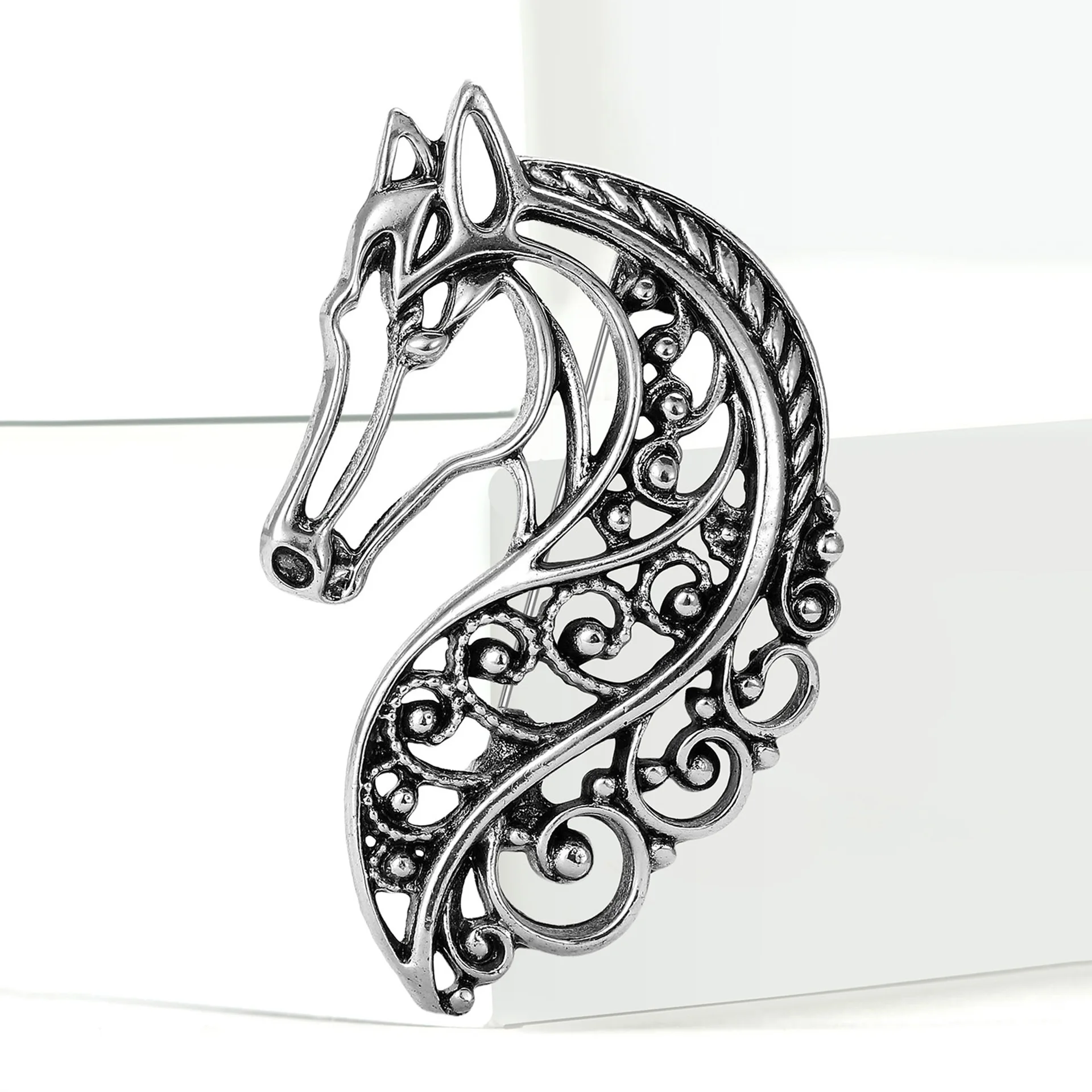 Cross border retro hollowed out horse brooch, palace style anti glare clothing, chest flower jewelry brooch