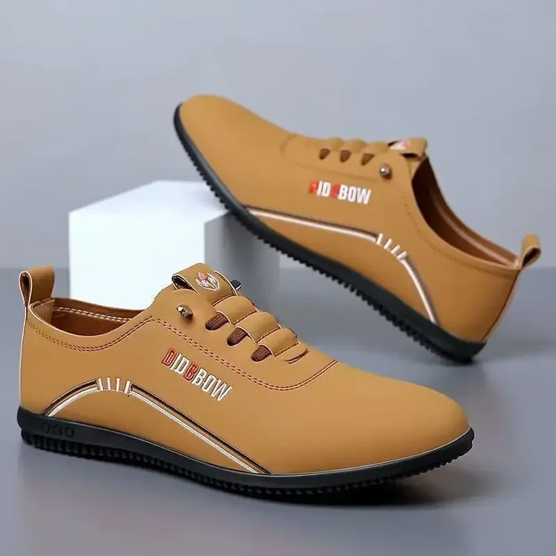 Chaussures en cuir rétro pour hommes été 2025 nouveaux mocassins légers pour hommes chaussures à pois britanniques mocassins pour hommes Tenis Masculino