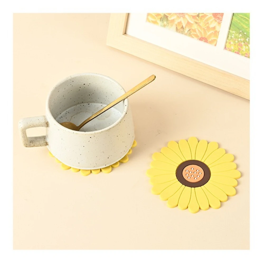 Cute Sunflower Silicone Cup Mat Heat Resistant Drink Coaster Non-Slip Washable Table Pad Kitchen Bar Decor Accessories