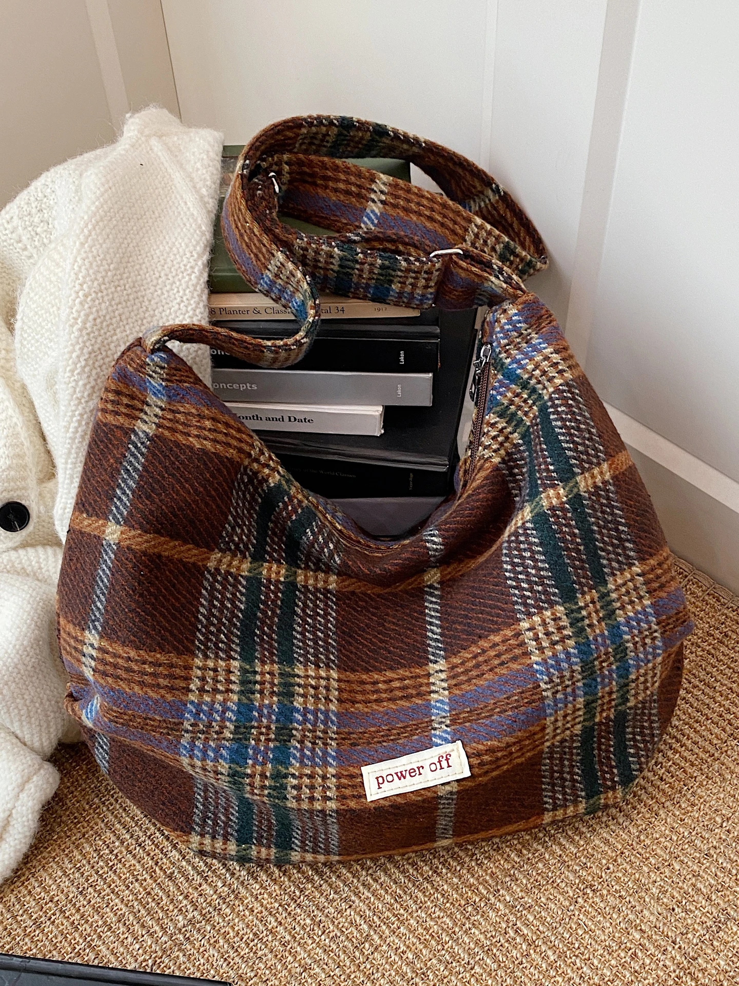 

Retro Woolen Dumpling Bag Women's Casual Crossbody Bag Student Single oulder Bag Autumn Winter Plaid Tote Bag for Young Women