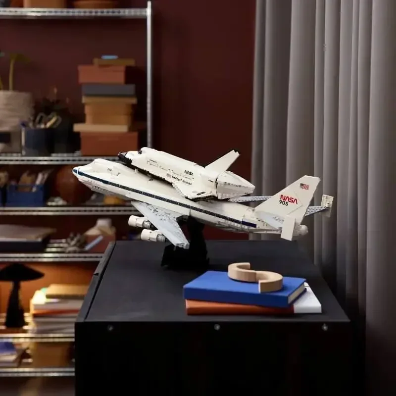 

2025 new version of the space series shuttle aircraft carrier aircraft transport aircraft model building blocks children's gifts