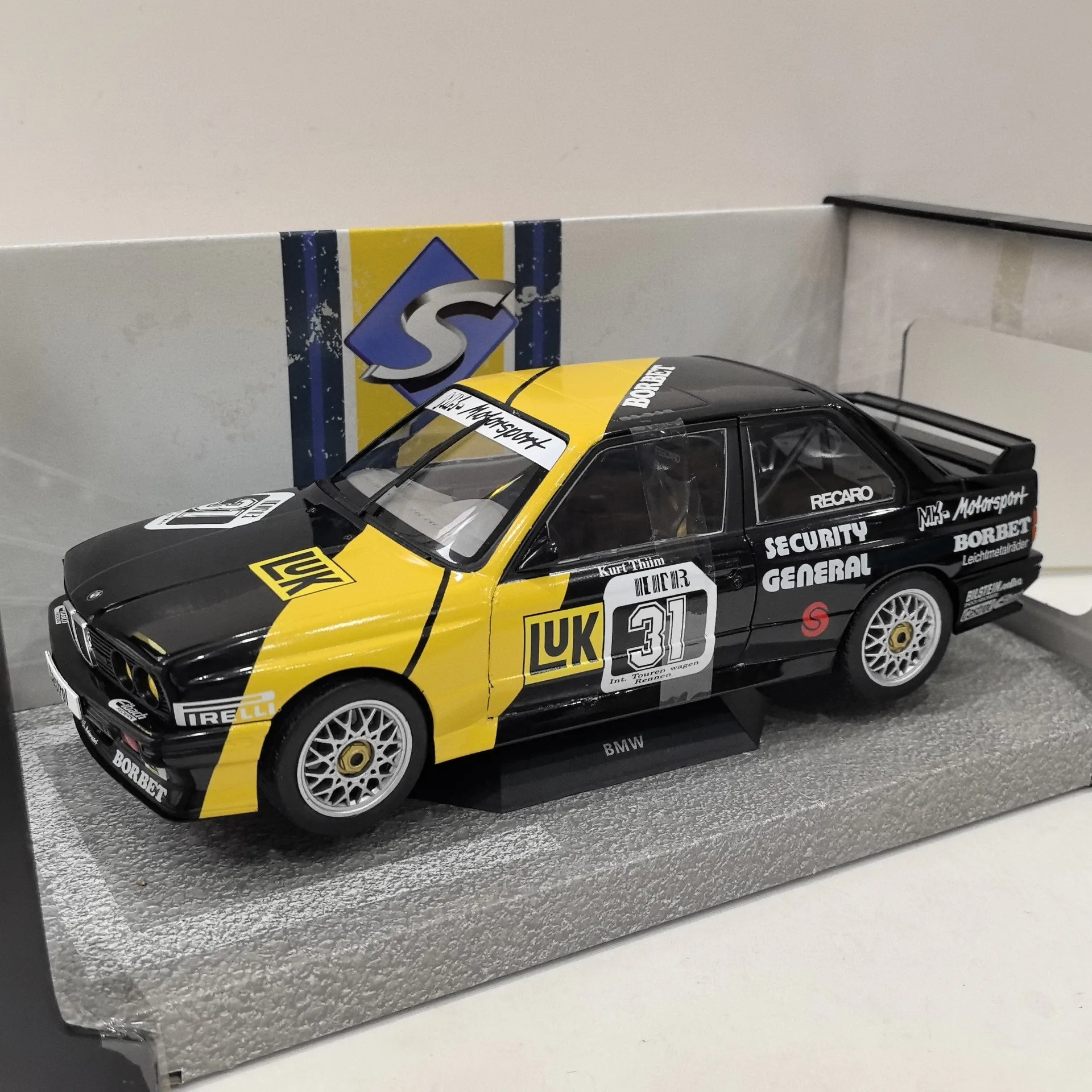 

Diecast SOLIDO 1/18 Scale BMW E30 M3 1988 #31 BMW Alloy Car Model Collectible Toy Gift Souvenir Display Ornament
