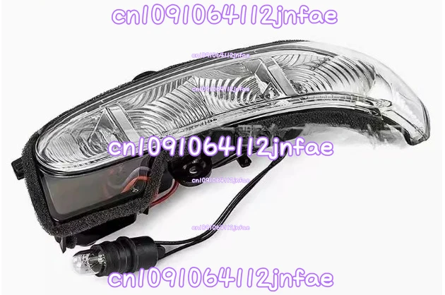 

2038201421 2038201321 Left/Right Turn Signal Light 203 820 14 21 Fits for Mercedes E320 E350 G550 G500 W210 W211 W463