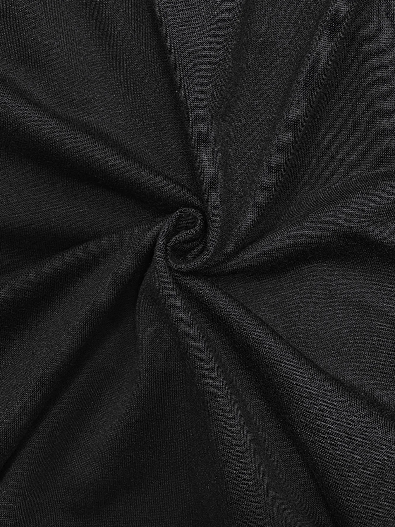 ชุดเซ็ตสองชิ้นสำหรับผู้ชายฤดูร้อน - เสื้อยืดคอกลมแขนสั้นลายกราฟิกแบบไหล่ตก และกางเกงขาสั้นเอวผูกเชือกทรงปกติ มีกระเป๋า