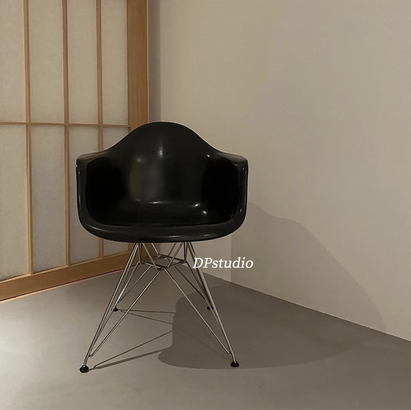 Medieval wind with armrests, nest-type dining chair, simple Nordic office chair, work.