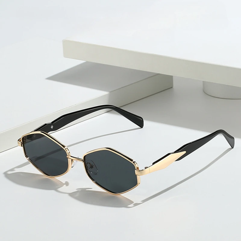 

ROXI | Alloy Metal Rimmed Diamond Women Sunglasses New Vintage Travel Eye Glasses Lady Classic Designer Shades UV400