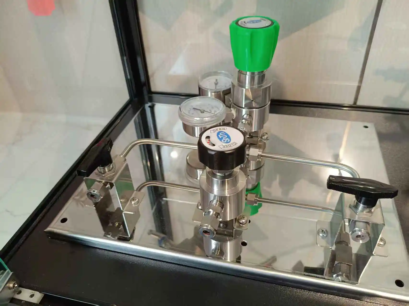 Shanghai Valve Manufacturer 316SS Manual Power Safety Structure Normal Temperature Differential Pressure Manifold Valve Single