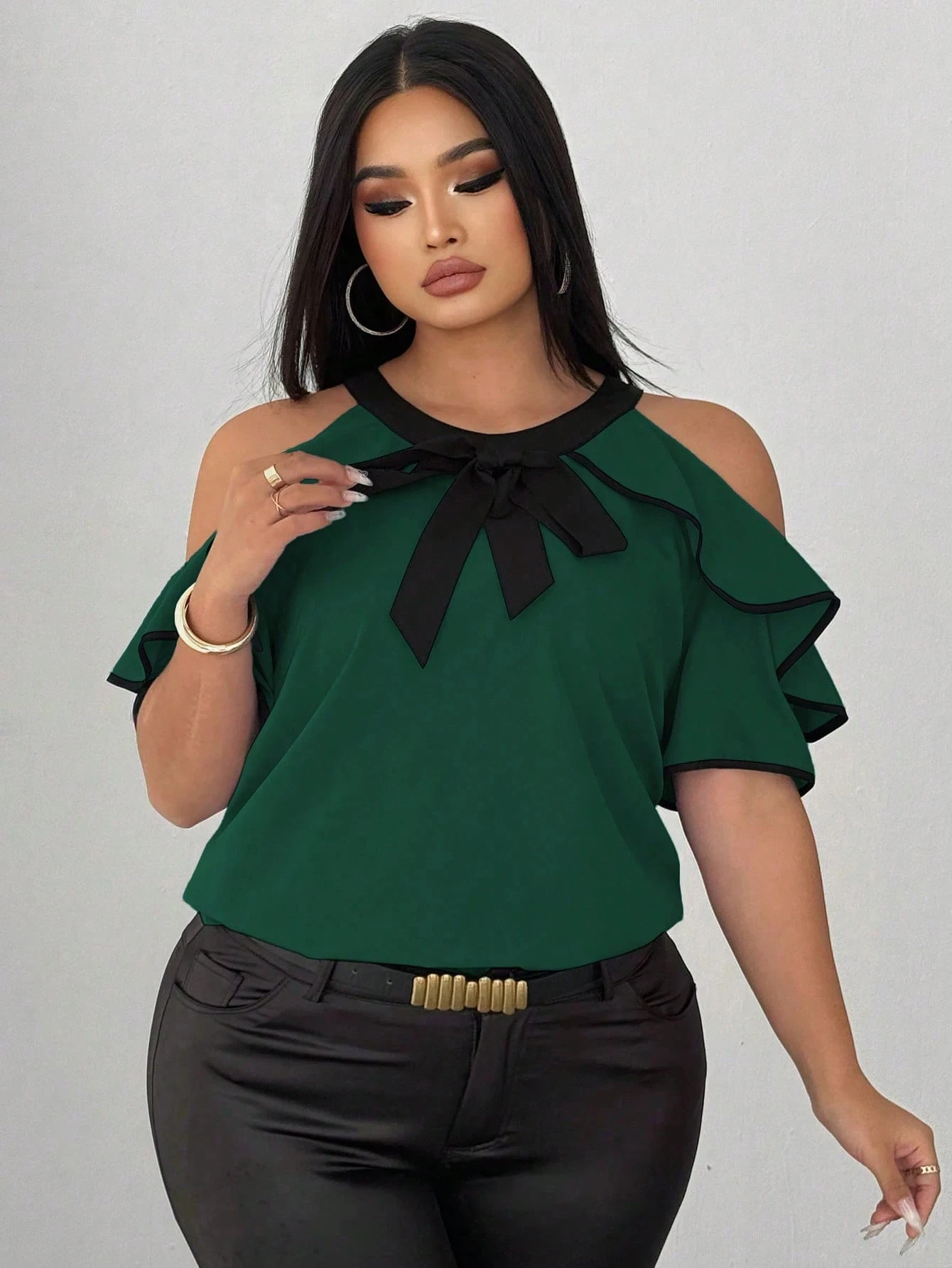 Bluse mit freiem Schulterbereich für Damen, Neckholder, Schleife, Rüschen, kurze Ärmel, Chiffon-Oberteil, Kontrastbesatz, elegant, lässig, Partykleidung – Detail 4