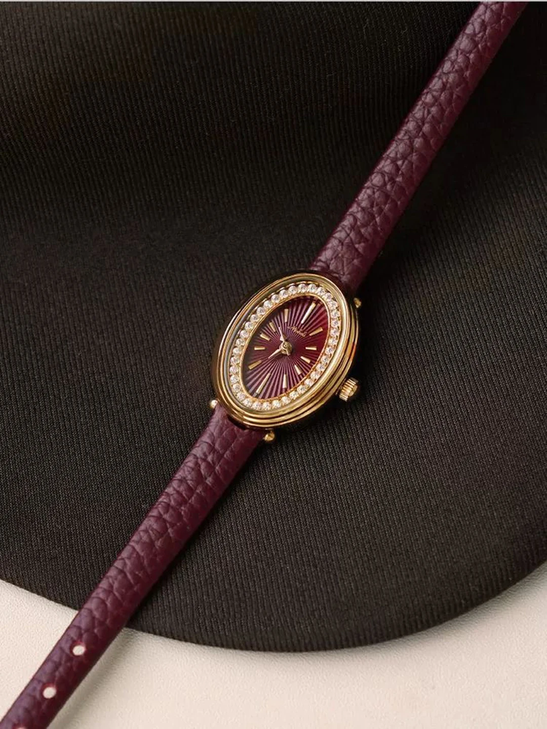 Women Quartz Watch Luxury Oval Shaped Diamond Reloj Vintage Red Clock Ladies Orologio Gold Dial Black Leather Strap Wristwatch