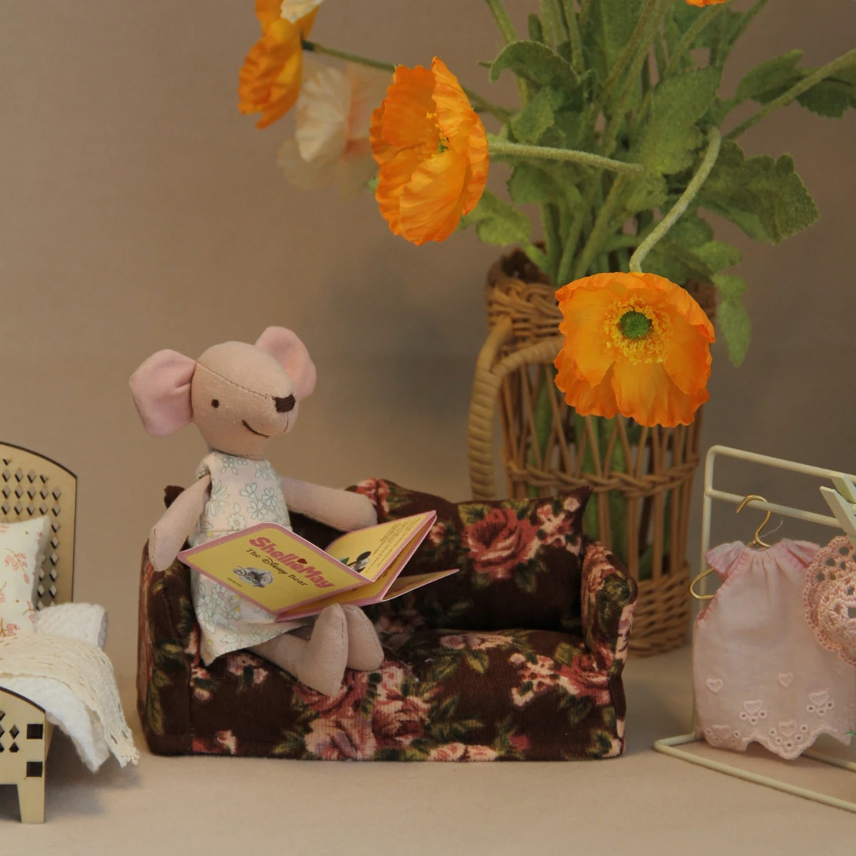 Muebles artificiales en miniatura, sofá doble Floral de pana 1:12 para muebles para el hogar de casa de muñecas Bjd Ob11