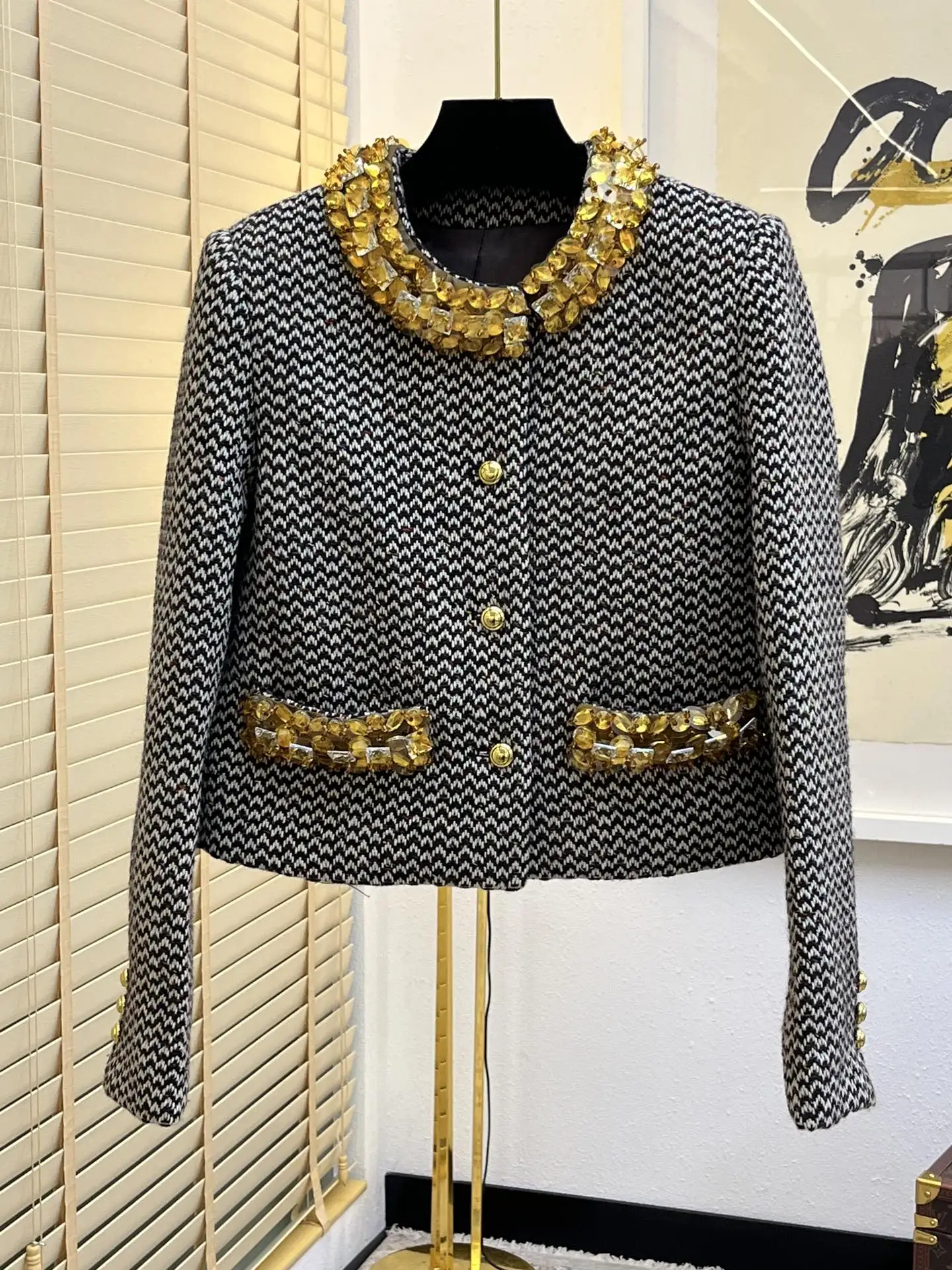 

Women's ClothingThe latest beaded jacket, hand-beaded and full of high-end feel, full of rich family style