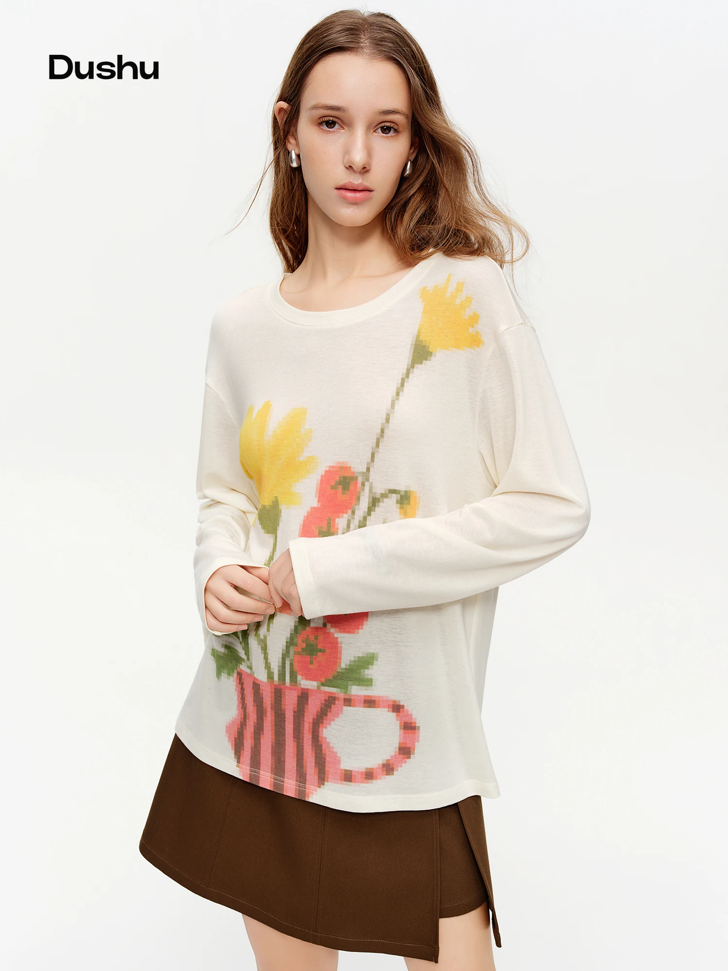 

Женская вязаная футболка DUSHU с цветочным ретро-принтом, весна 2026, новинка, свободный повседневный облегающий топ с длинным рукавом и цветочным дизайном