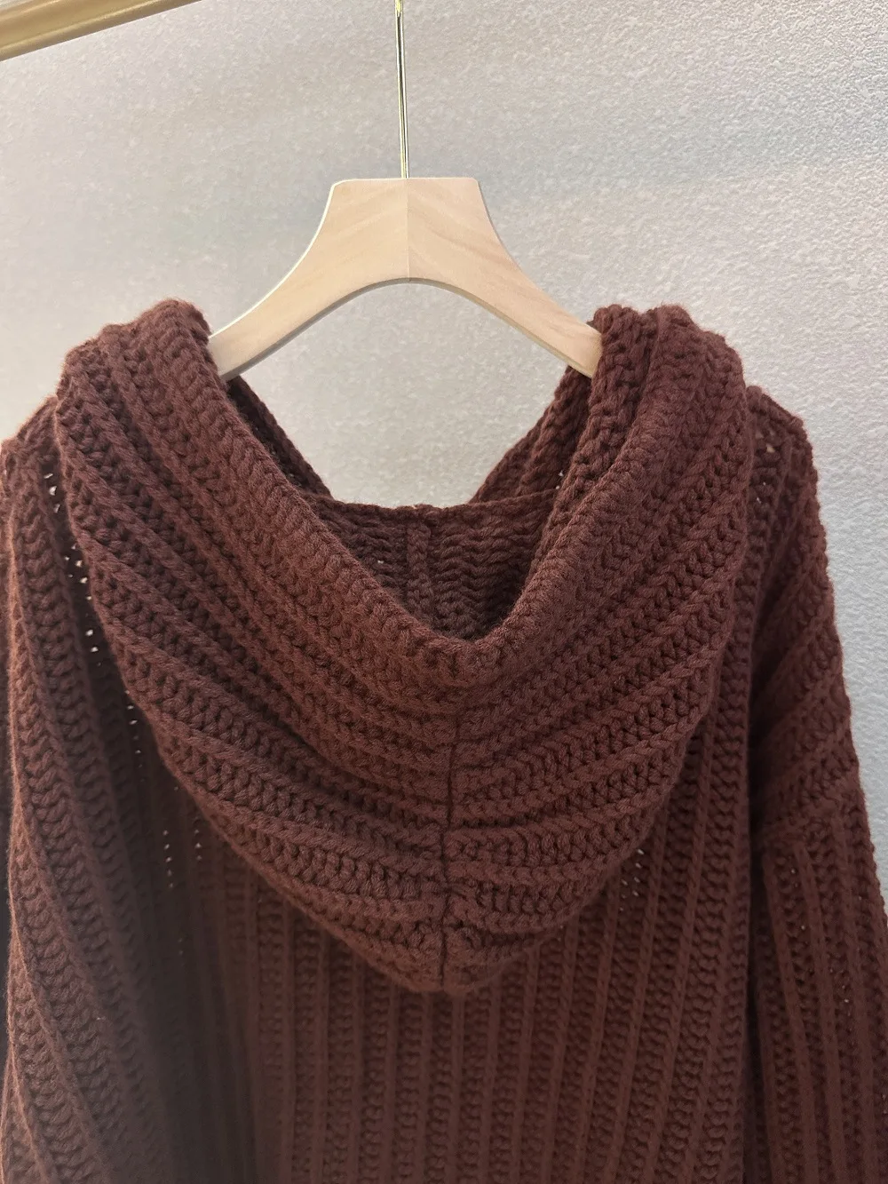 2025 Cardigan con zip lavorato a maglia in lana sciolta con cappuccio scavato da donna autunno e inverno B * C