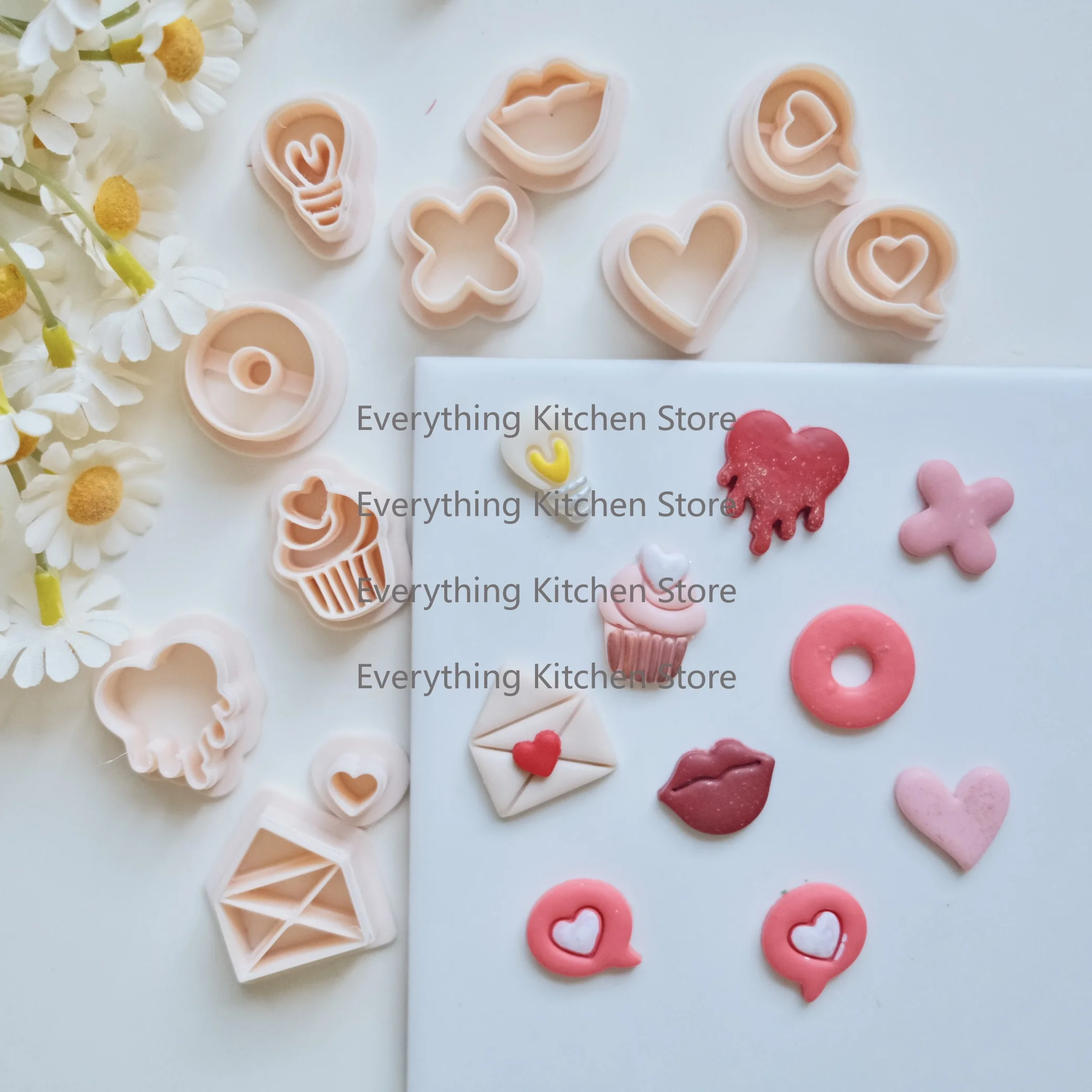 قواطع الطين لعيد الحب لصنع المجوهرات والأقراط، لمبة إضاءة متقاطعة على شكل شفاه الآيس كريم، قوالب طين على شكل قلب