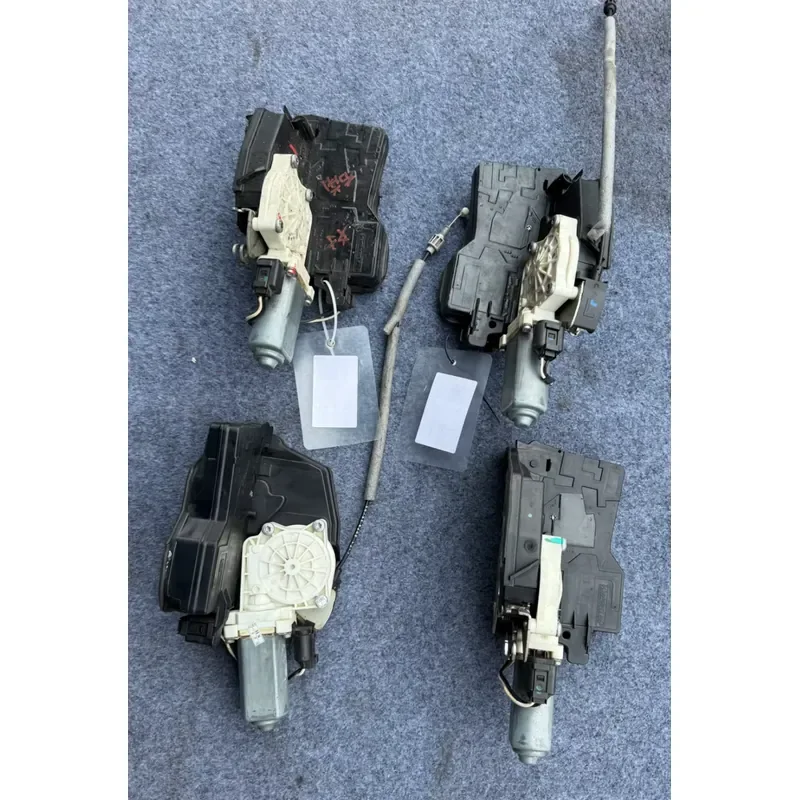 Lock Mechanism on the Left Rear Side of the for Rolls-Royce Phantom 51217202142