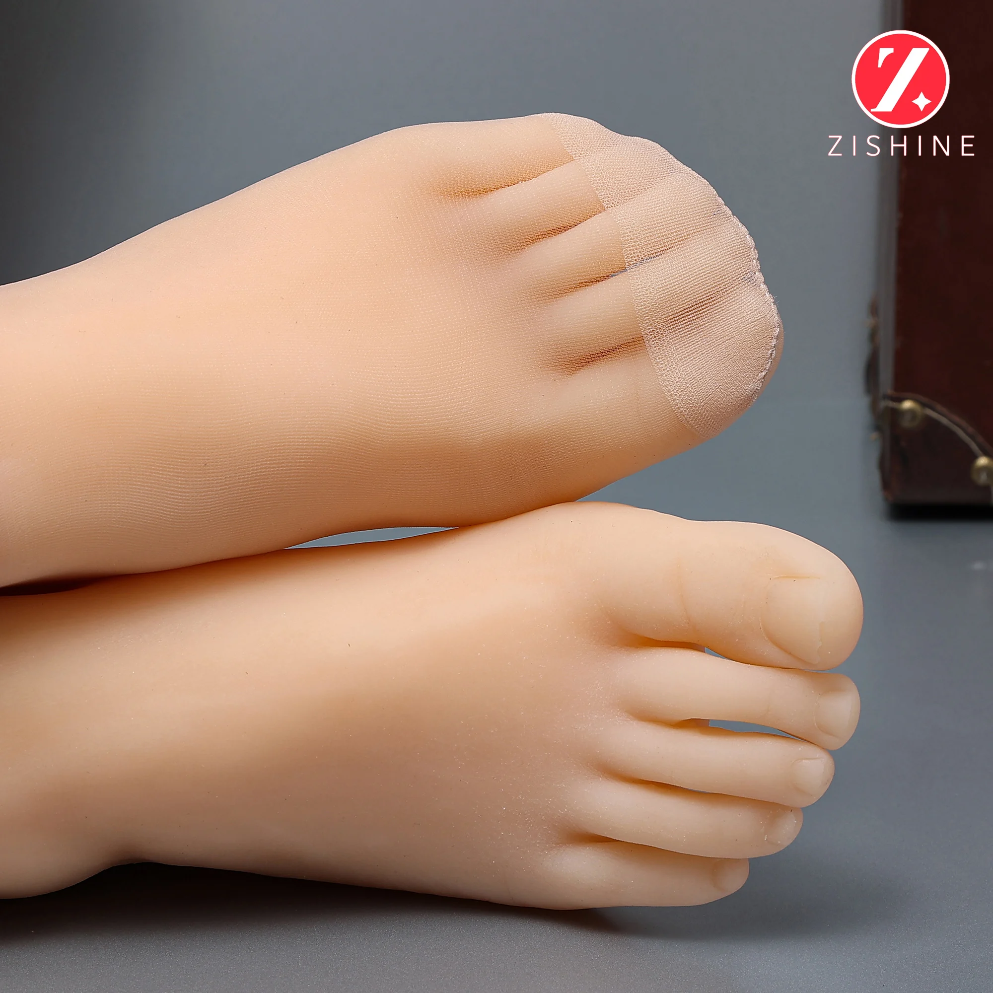 

Large Female Simulation Silicone Foot Model for Foot Fetish Massage Fake Nails Practice Jewelry Shoes and Socks Display TPE4100