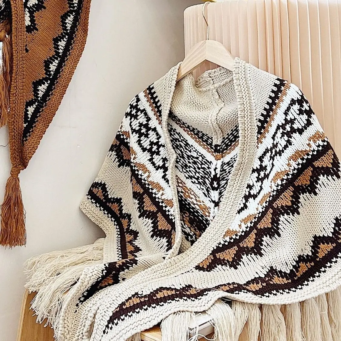 2024 Autumn Winter Stoles Indie Folk Printing Cardigan Tassel Long Shawl Scarf Sweater Knitwear Women Knitted Poncho Cape T288