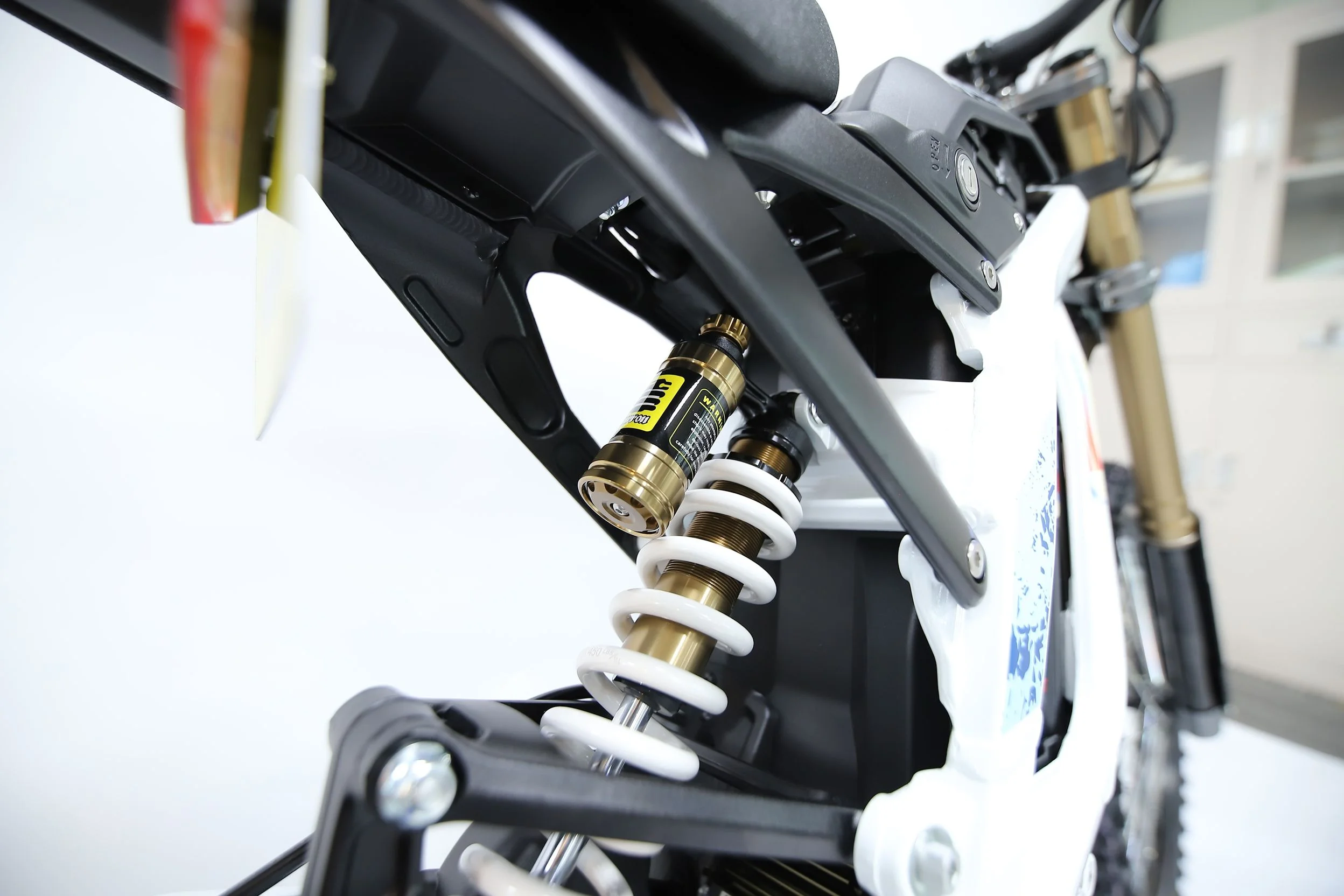 RTS Sur Ron 2026 Original Electric Dirt Bike Light Bee X 10KW Electric Mountain Bike For Adults Electric Pit Bike Surron LBX