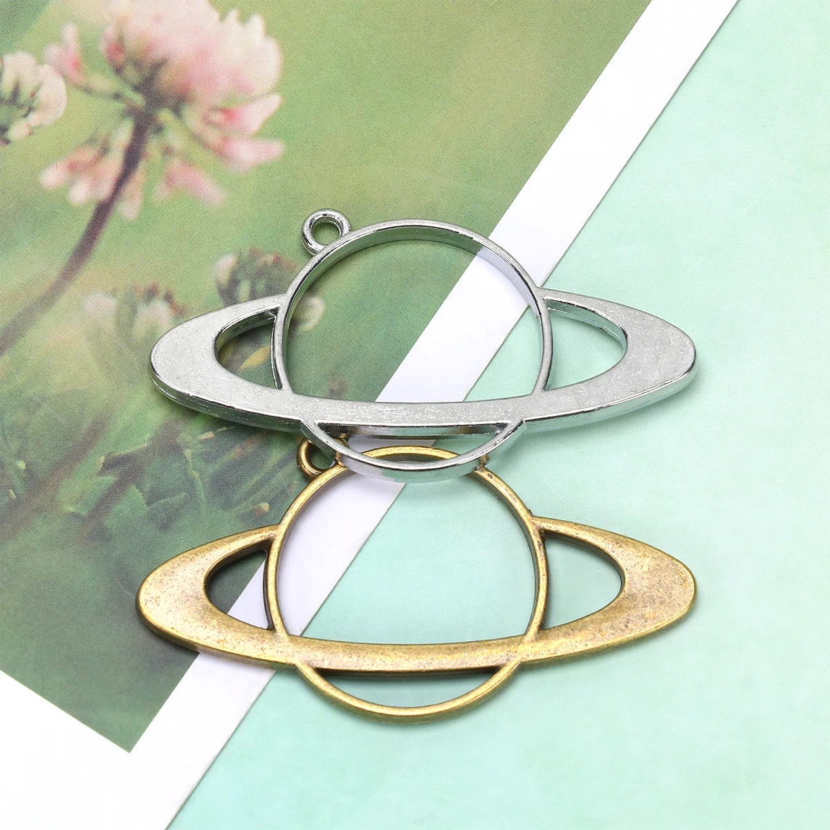 

8 Pcs Framed Glue-drop Border Accessories DIY Pendant Charms Alloy Jewelry Making Pendants