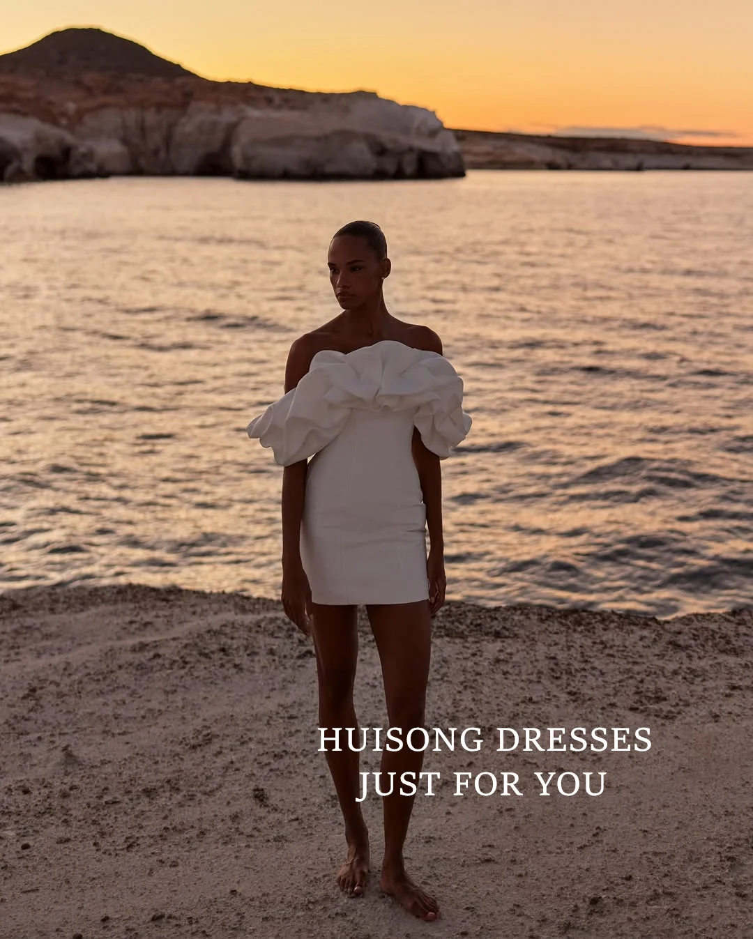 HUISONG فساتين زفاف قصيرة مخصصة قبالة الكتف فساتين الزفاف البسيطة فستان حفلات الزفاف