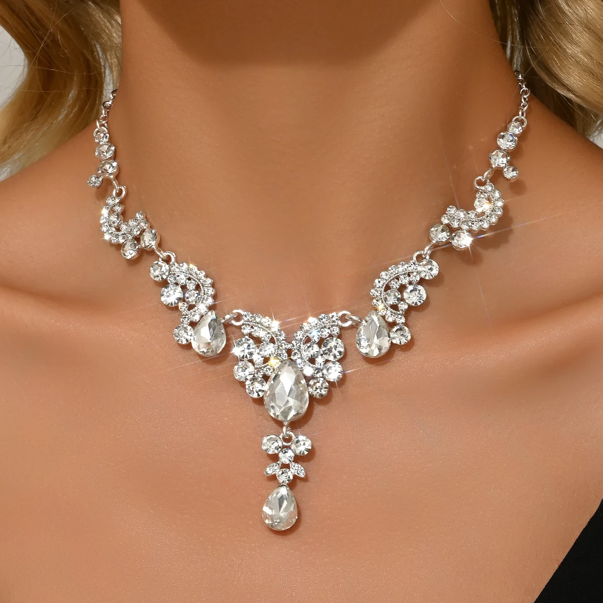 1pc-Elegant Silver V-Shape Teardrop Crystal Necklace For Wedding Guest Holiday Party Evening Outfitpc-