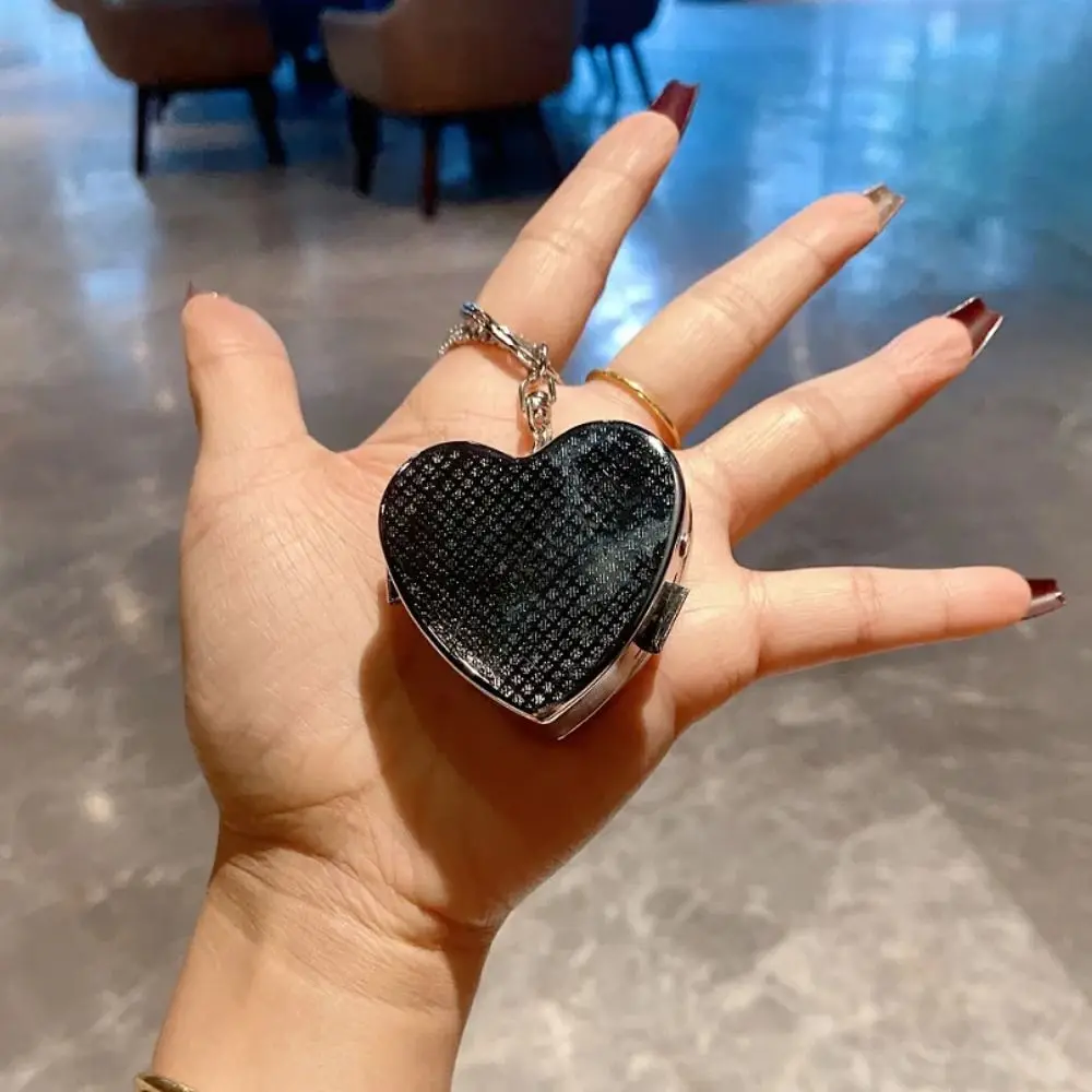 Mini caixa de comprimidos de metal com strass brilhante, portátil, caixa de armazenamento de medicamentos, formato de coração, 2 grades, organizador de comprimidos de viagem ao ar livre