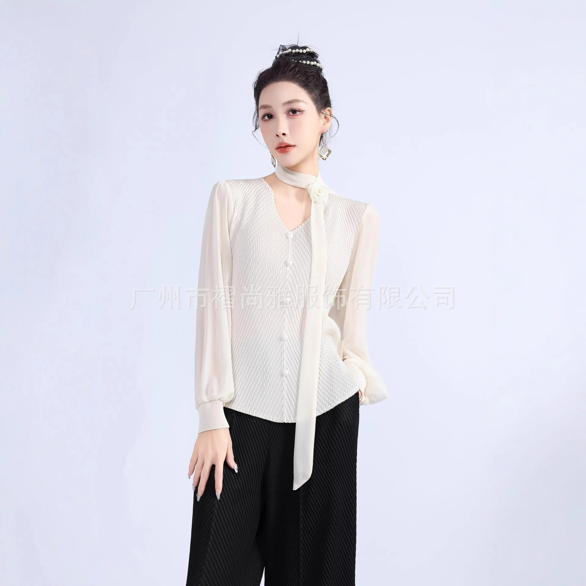 

Miyake Pleated 2025 Winter New Thin V-neck Solid Color Blouse Pleated Temperament Elegant Commuter Bottoming Shirt Female